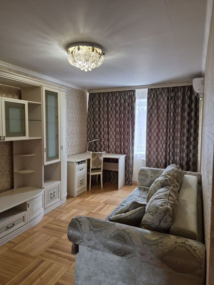 3-к. квартира, 57 м², 3/9 эт.