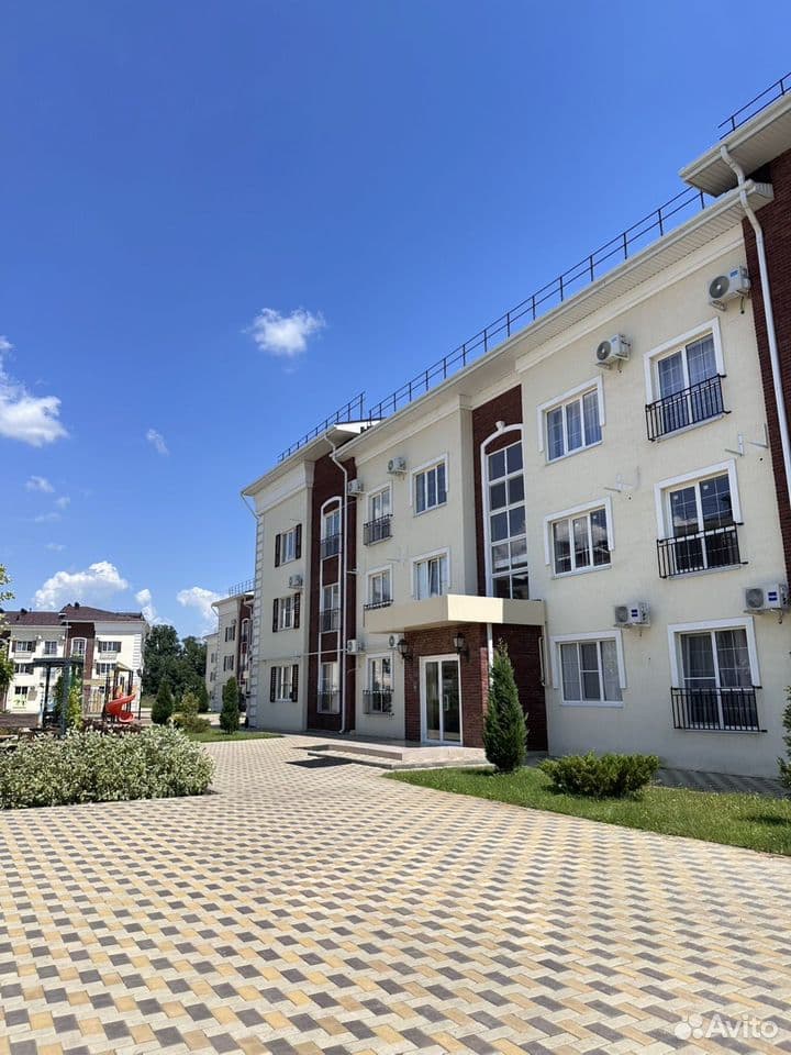 1-к. квартира, 43.1 м², 1/3 эт.