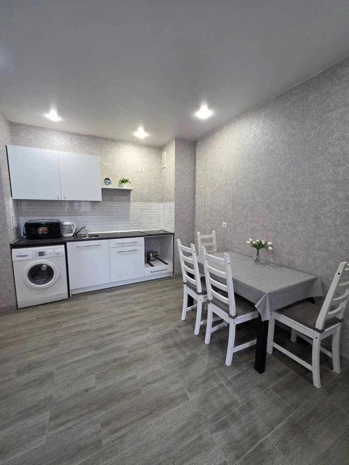 2-к. квартира, 50 м², 2/10 эт.