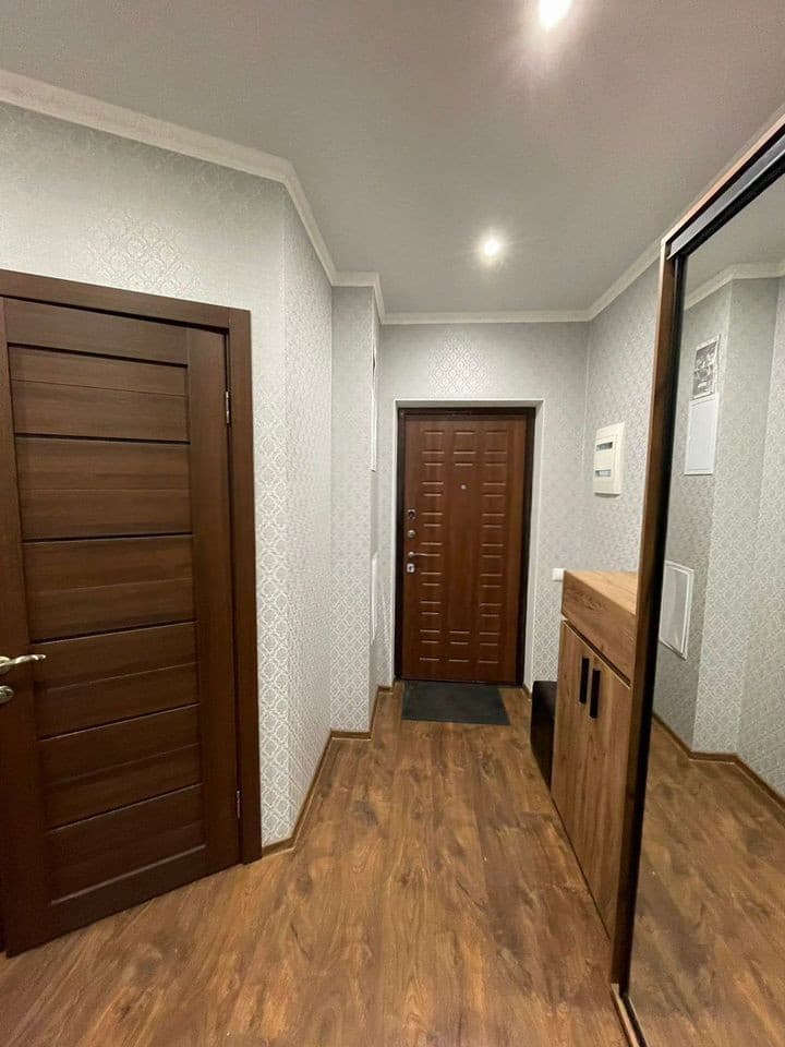 2-к. квартира, 56 м², 1/3 эт.
