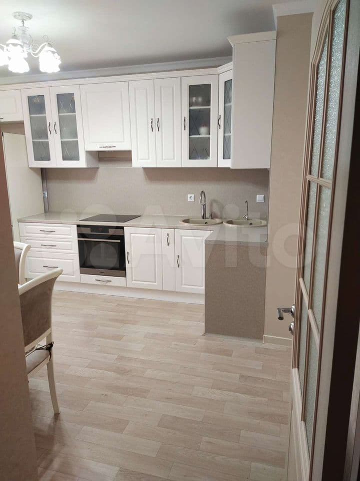 3-к. квартира, 84.2 м², 3/18 эт.