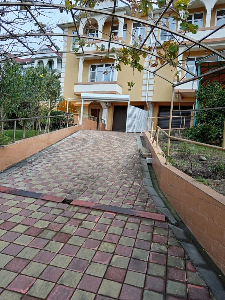 6-к. квартира, 249 м², 1/3 эт.