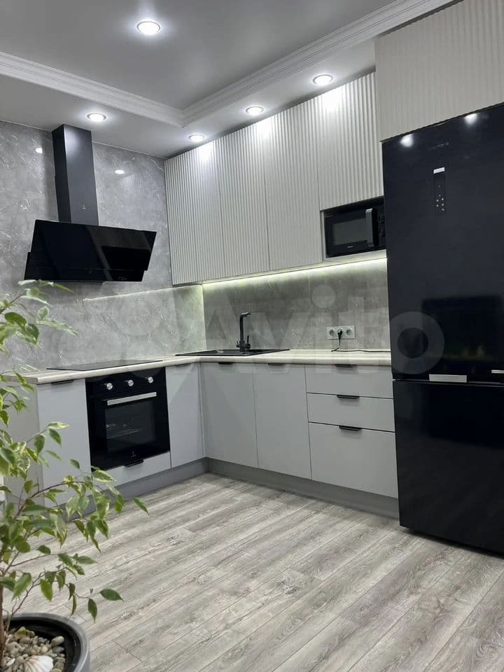 3-к. квартира, 71 м², 1/12 эт.
