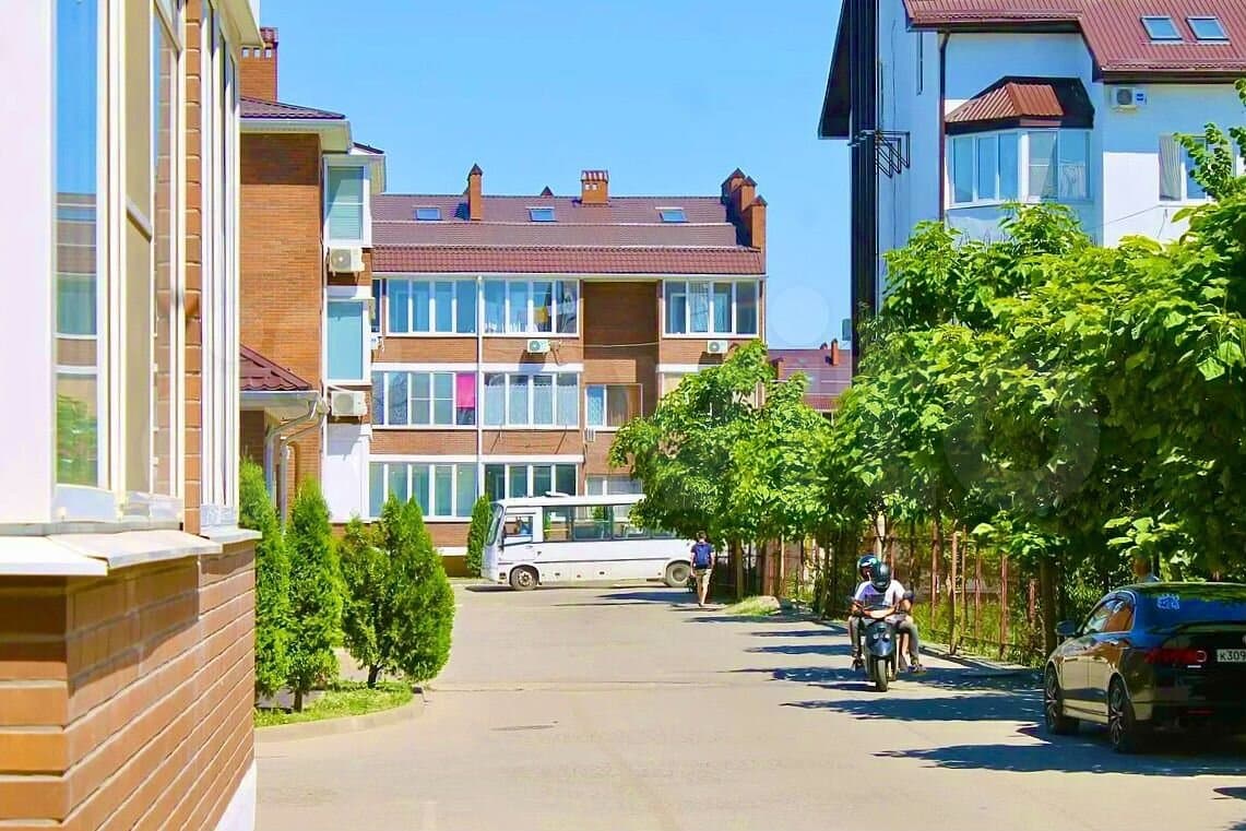 1-к. квартира, 42.4 м², 1/3 эт.