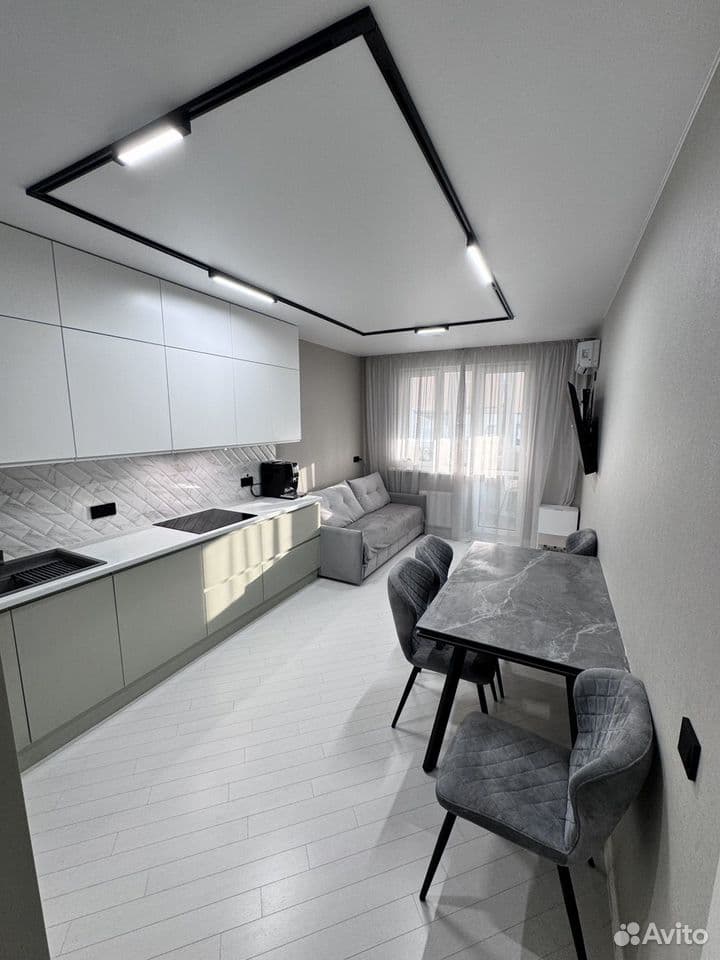 2-к. квартира, 58.2 м², 2/18 эт.