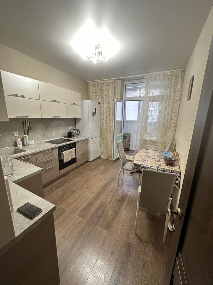2-к. квартира, 61 м², 3/24 эт.