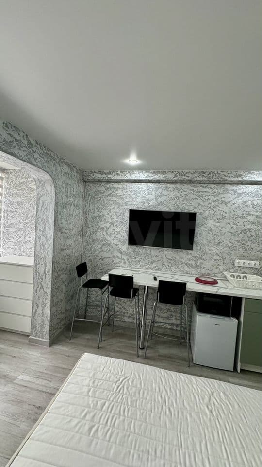 4-к. квартира, 77 м², 1/10 эт.