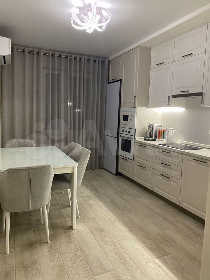 2-к. квартира, 65 м², 3/8 эт.