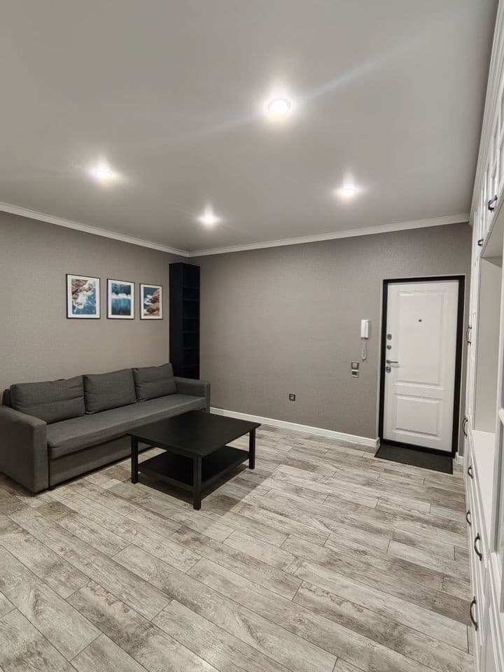2-к. квартира, 66 м², 4/18 эт.