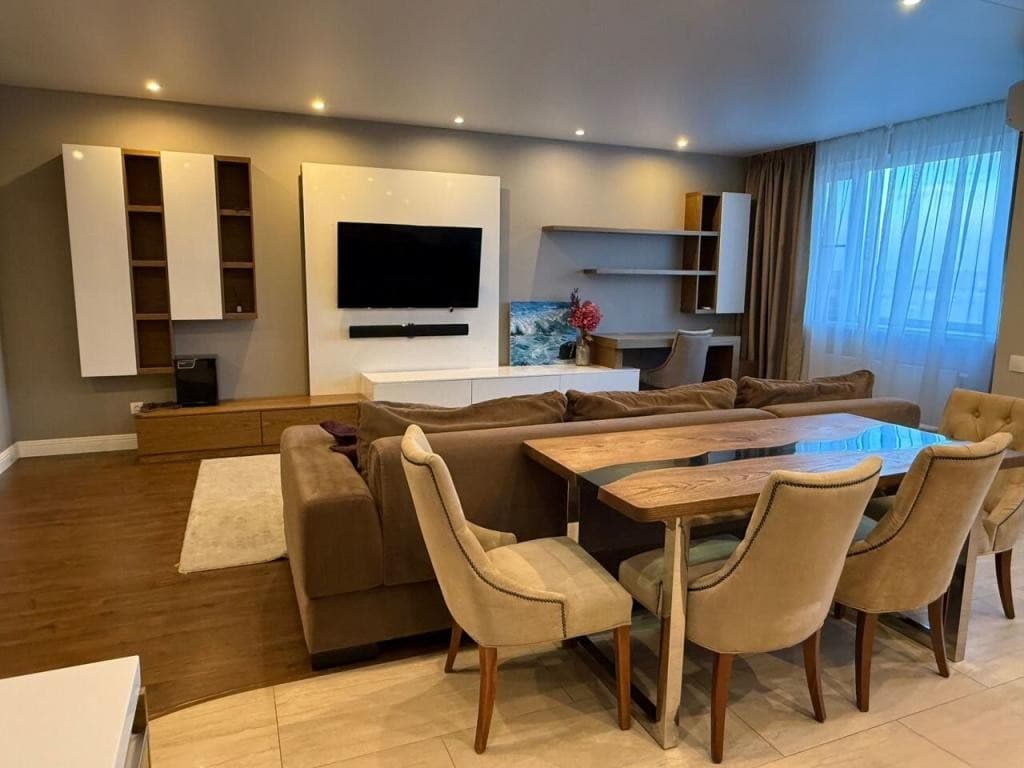 2-к. квартира, 77.7 м², 18/24 эт.