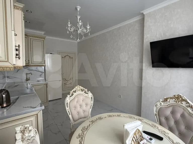 1-к. квартира, 42 м², 13/16 эт.