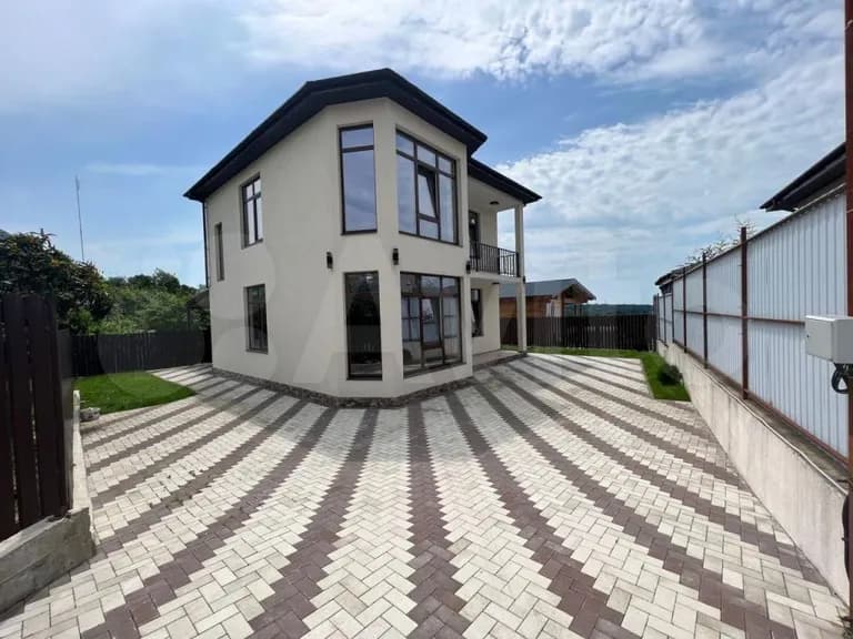 Дом 156 м² на участке 4 сот.