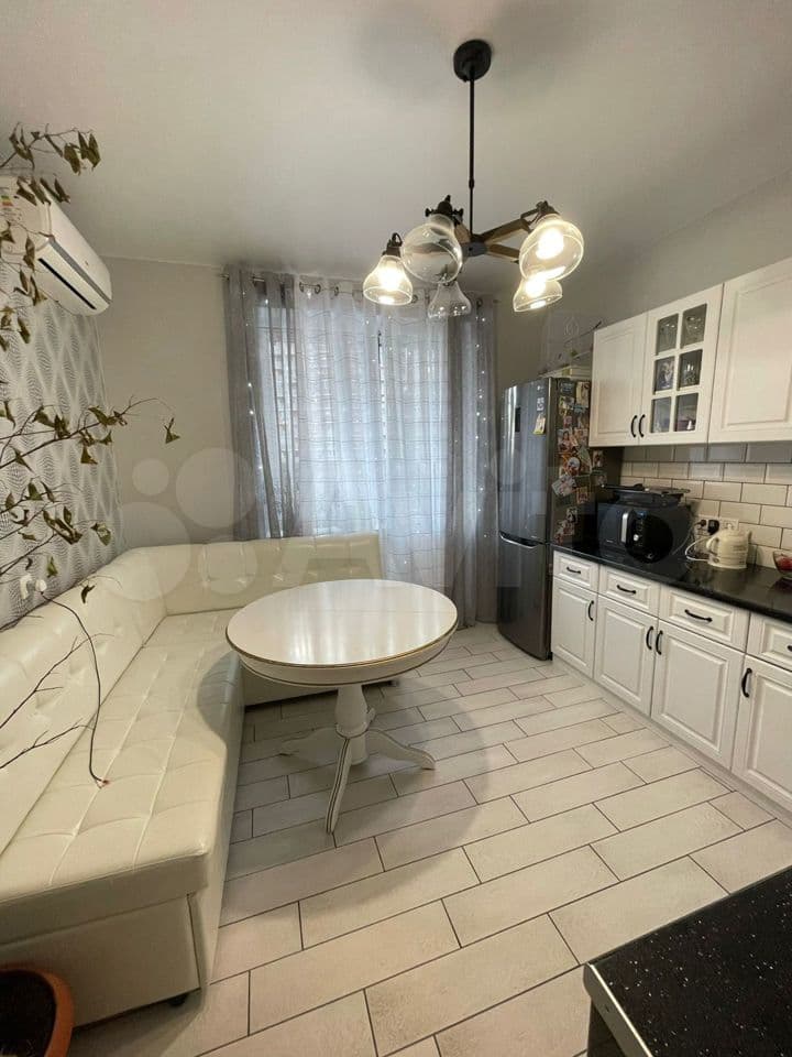 2-к. квартира, 65 м², 6/18 эт.